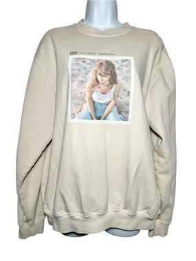 Taylor Swift Women’s Beige 1989 Taylor’s Version Graphic Crew Sweatshirt- Large